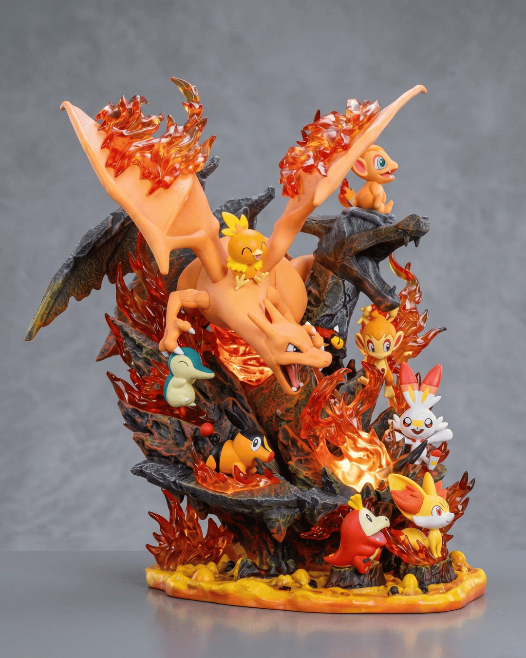 Pokémon Anime Figure Charizard’s Blazing Legacy Charmander, Torchic, Chimchar, Tepig, Fennekin, Litten, Scorbunny and Fuecoco 32cm (12.6") Collector Statue