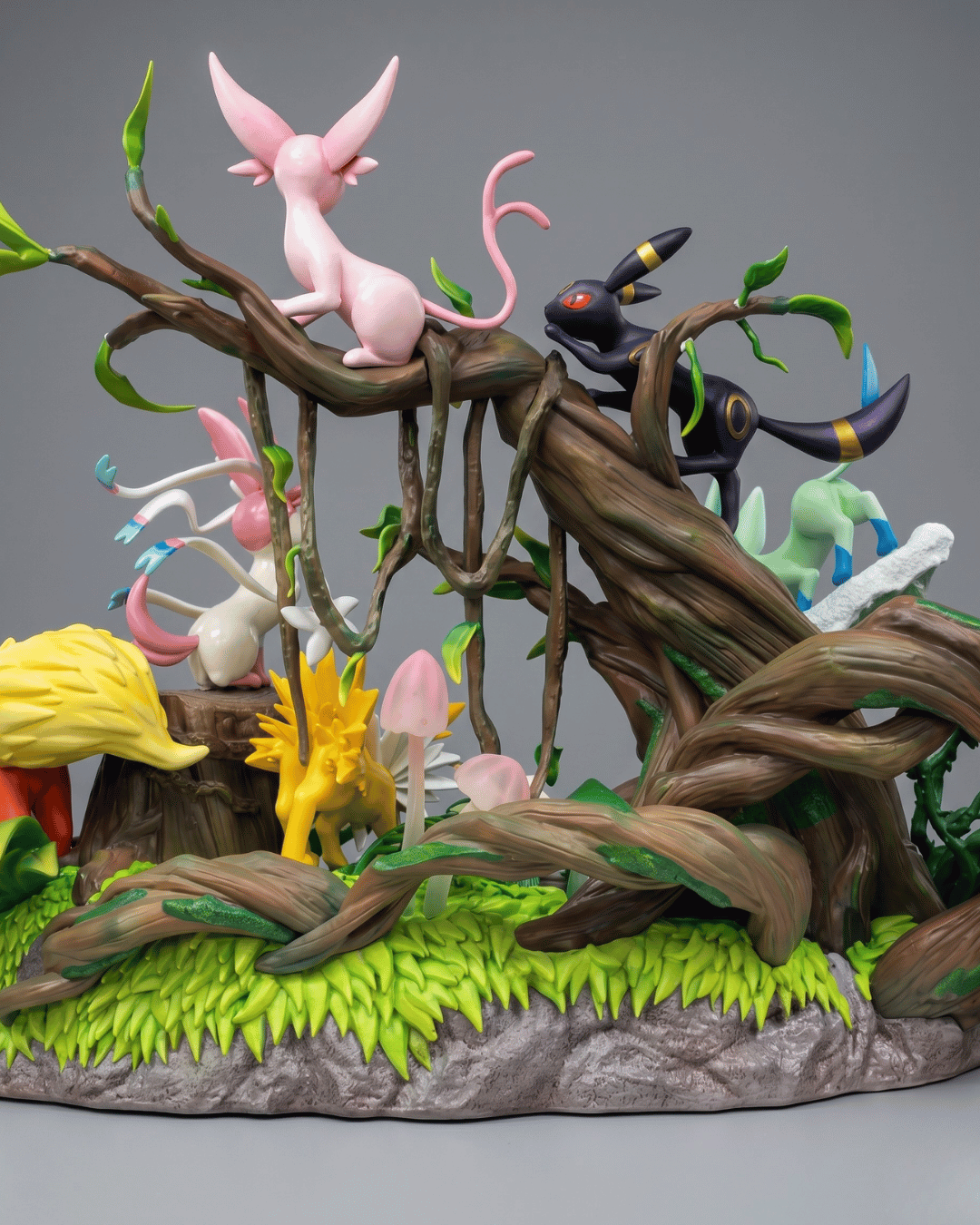 Pokémon Anime Figure Forest of Evolutions Eevee, Vaporeon, Jolteon, Flareon, Espeon, Umbreon, Glaceon, Leafeon and Sylveon 27cm (10.63") Collector Statue