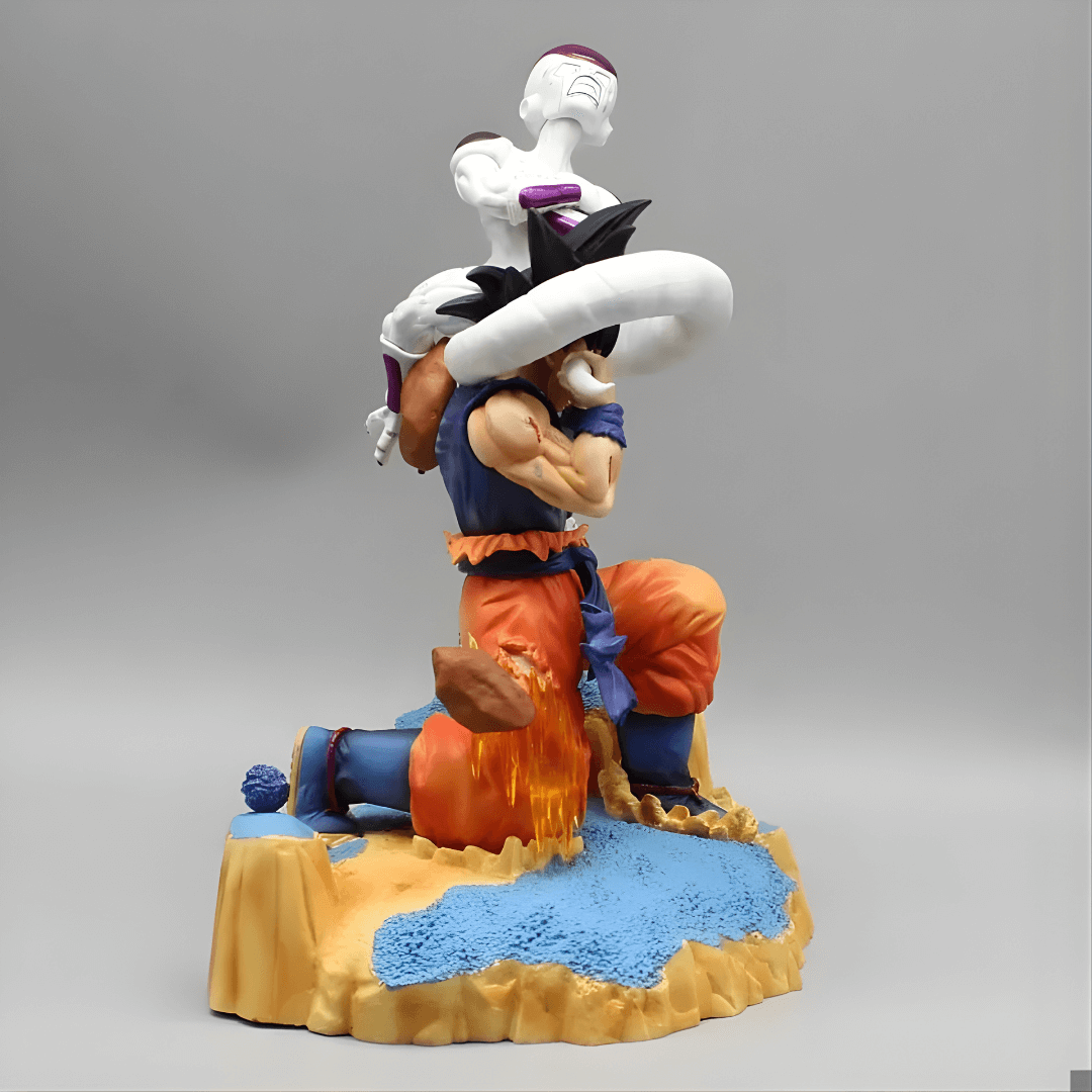 Dragon Ball PVC statue Goku vs Frieza – side angle showing Frieza’s attack and the textured Namek base.